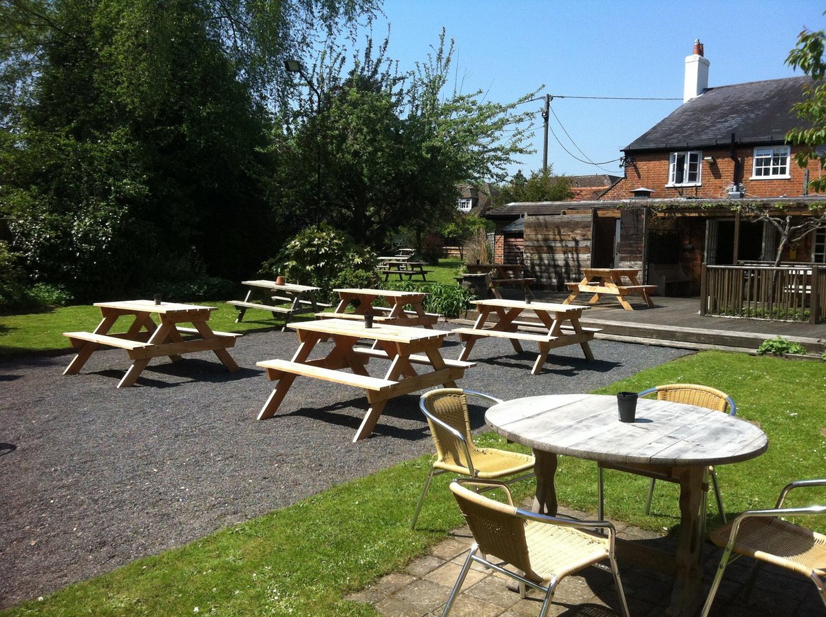 HAMPSHIRE ARMS, Crondall - Updated 2024 Restaurant Reviews, Menu ...