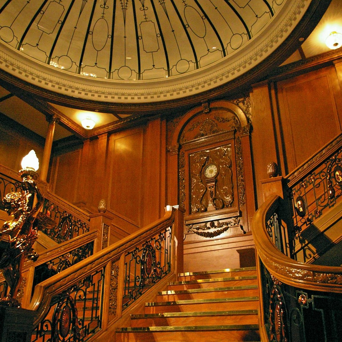 Take a look inside this immersive Titanic exhibition in Los