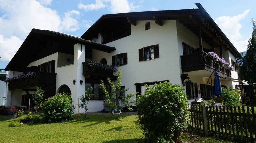 Blick von Westen auf das Haus