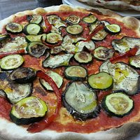 pizza alle verdure grigliate senza mozzarella