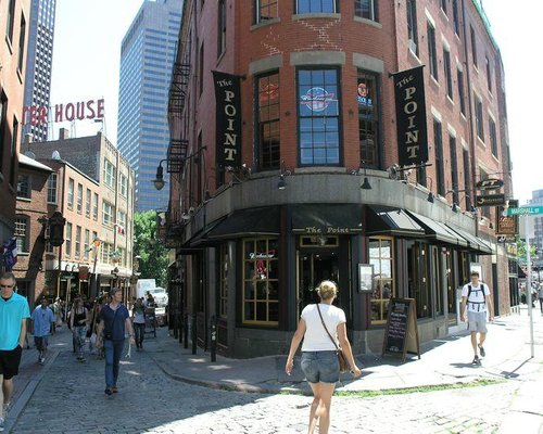 10 Best Bars, Live Music, and Nightclubs in Boston - Where to