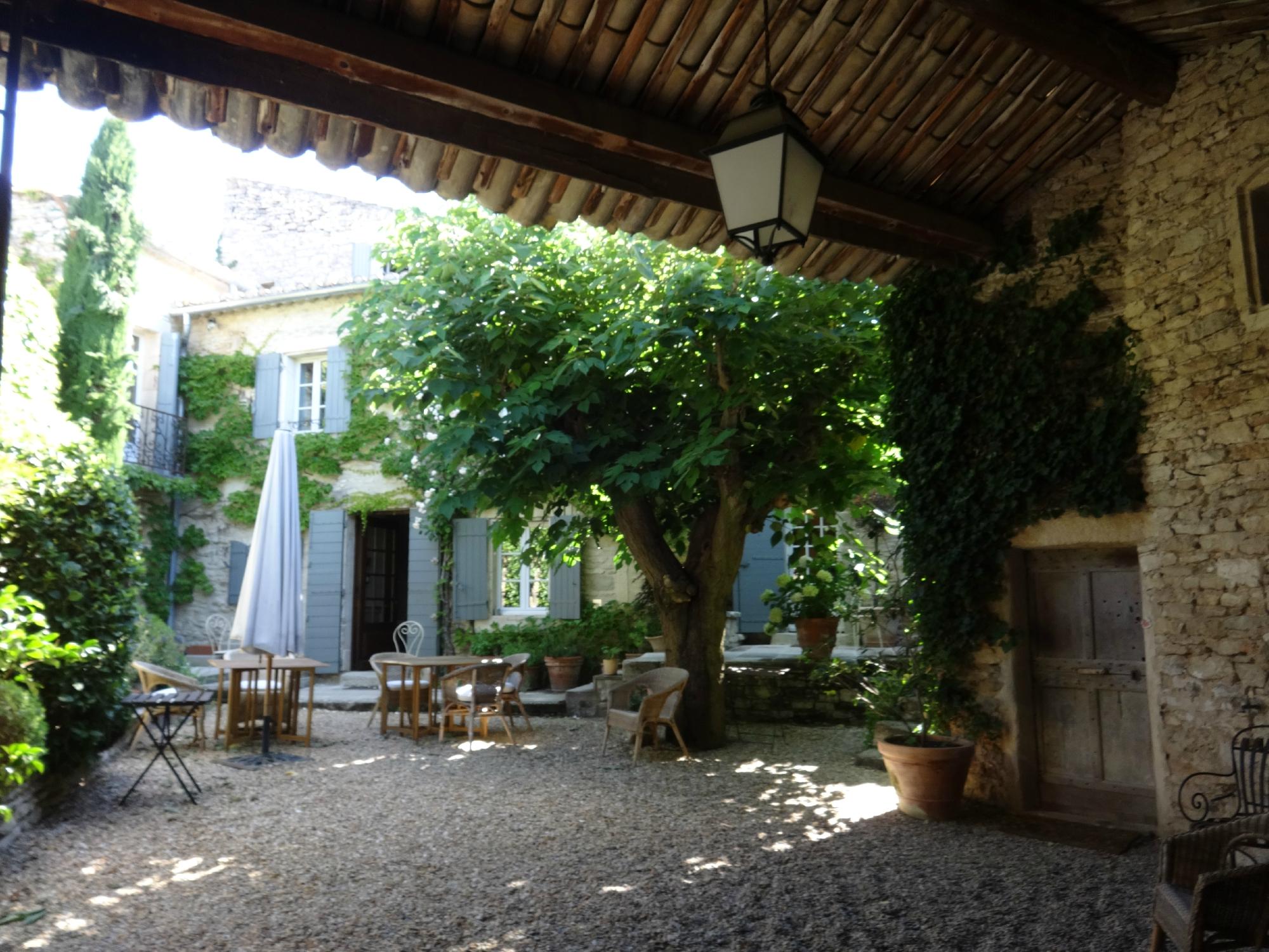 LE MAS DES ROSES - Updated 2024 B&B Reviews (Gordes, France)