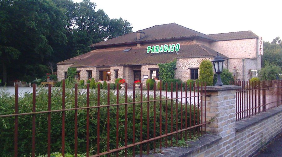 L'hotel visto dalla strada