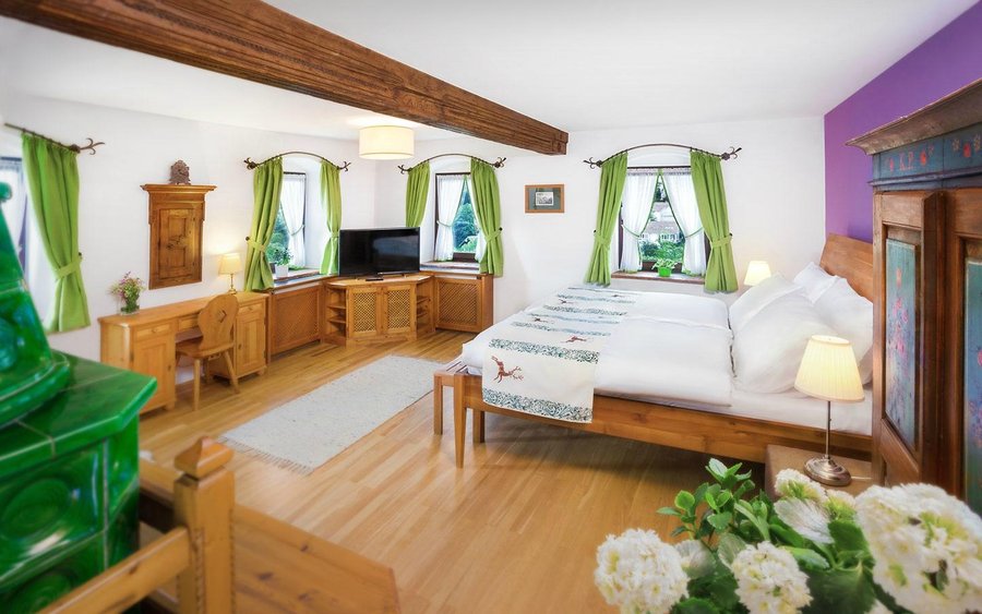 Zimmer/Room Müller mit traditionellen Möbeln, Room with traditional interior