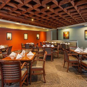 Handlery Hotel San Diego in San Diego, image may contain: Hotel, Resort, Villa, Pool