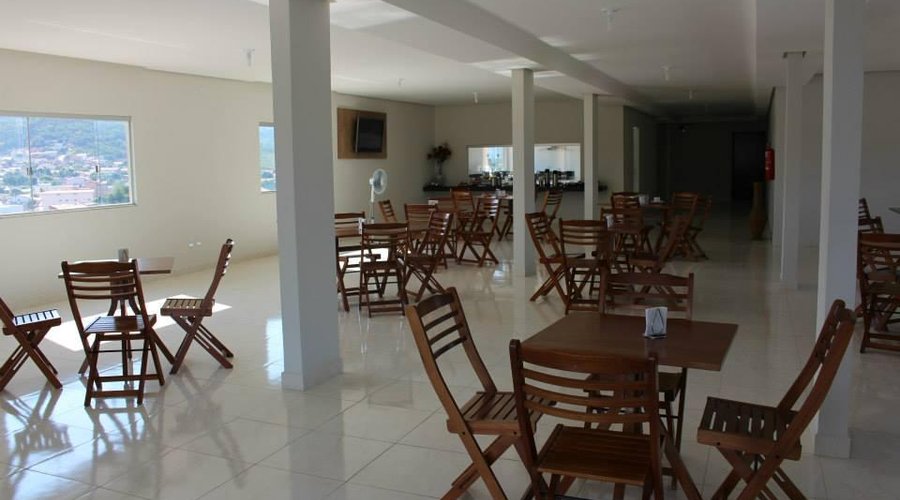 Disponibilizamos de um amplo salão pra você,sua família e seus convidados!