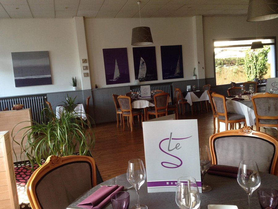 Hotel Restaurant Le Petit Trianon Prices Reviews Saint Brevin Les Pins France Tripadvisor