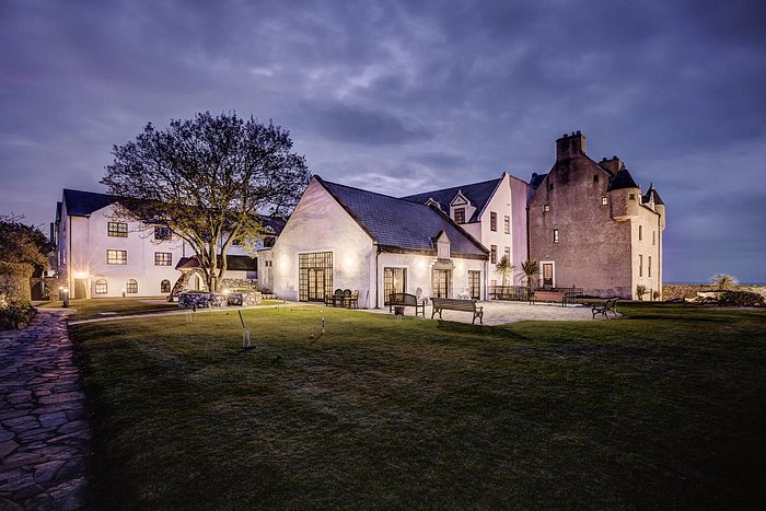 BALLYGALLY CASTLE - Updated 2024 Prices & Hotel Reviews (Northern Ireland)