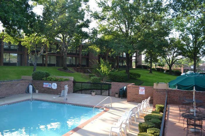 Magnuson Grand Hotel and Conference Center - Tyler Parking: Pictures ...