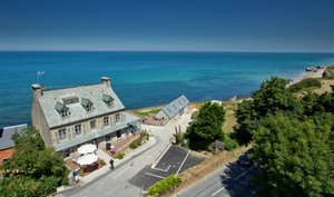 Le Landemer Hôtel in Urville-Nacqueville, image may contain: Sea, Villa, Building, Neighborhood