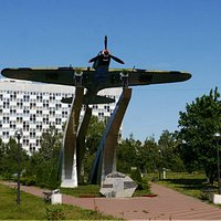 Памятник самолету штурмовику "ИЛ-2"