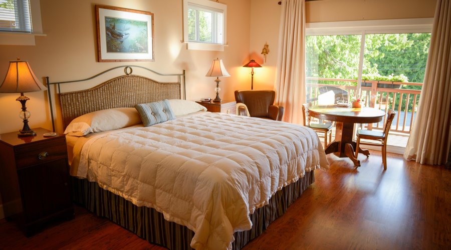 Spacious Uncle John Room