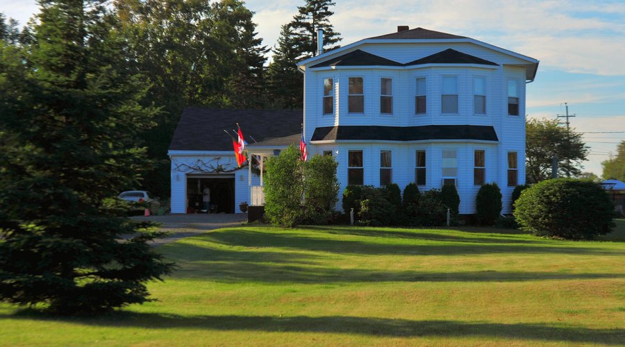 Parrsboro Mansion front lawn