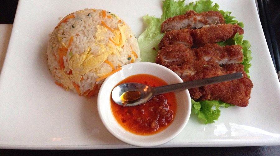 Poulet croustillant et riz ciboulette œuf citron