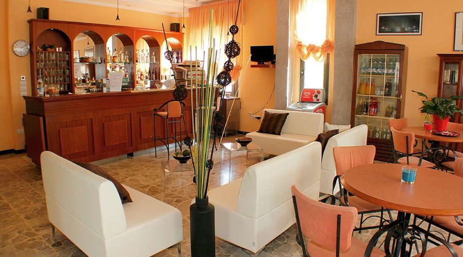 bar/ reception