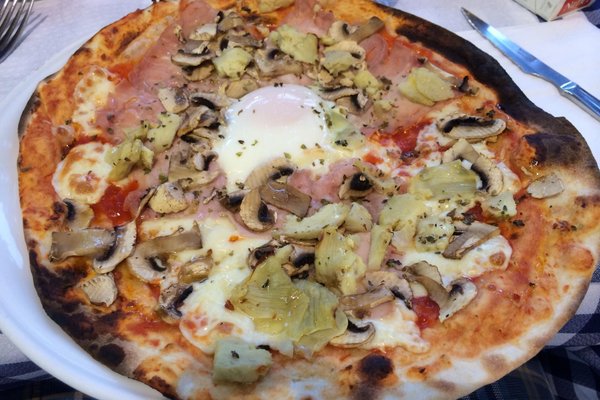 Pizza Siciliana 🍕 - Picture of Pizzeria La Pizza, Opava - Tripadvisor