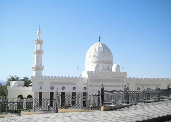 光り輝くモスク