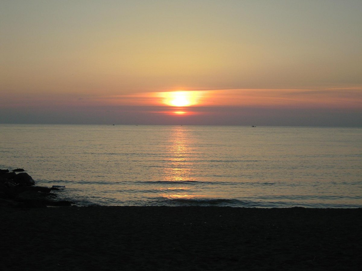 File:Sunset at Hietaniemi beach.jpg - Wikimedia Commons