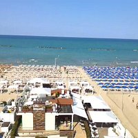 Vista dall'alto del lido ristorande e pizzeria ATLANTIC