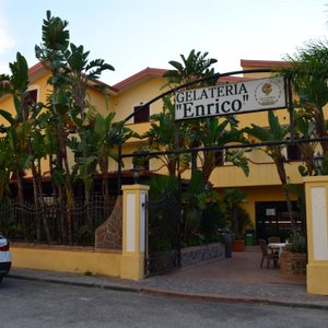 Ingresso della gelateria