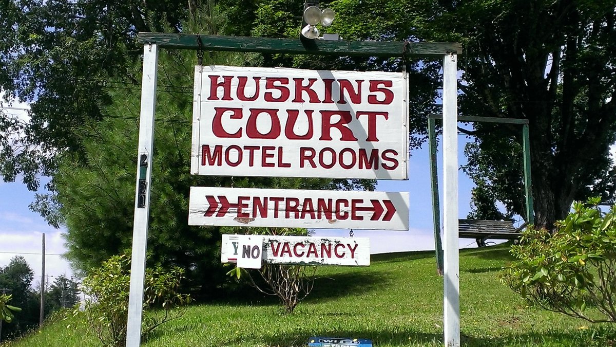 HUSKINS COURT AND COTTAGES Motel Reviews (Pineola NC)