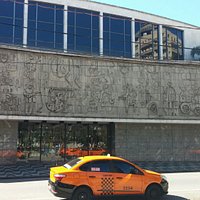 O Teatro é lindo, e as atrações costumam ser imperdíveis.