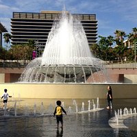 fountain at the top of Grand Park