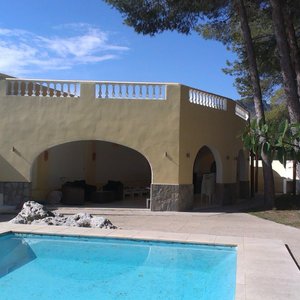 Piscina con Pavellón
