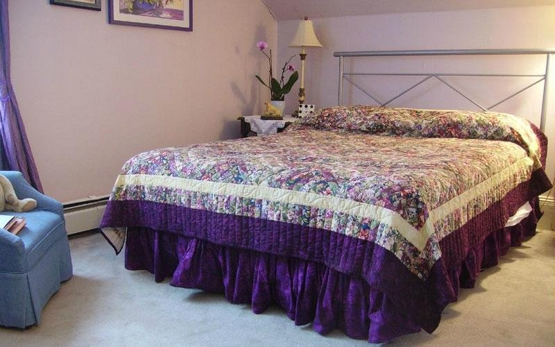 Queen bedroom