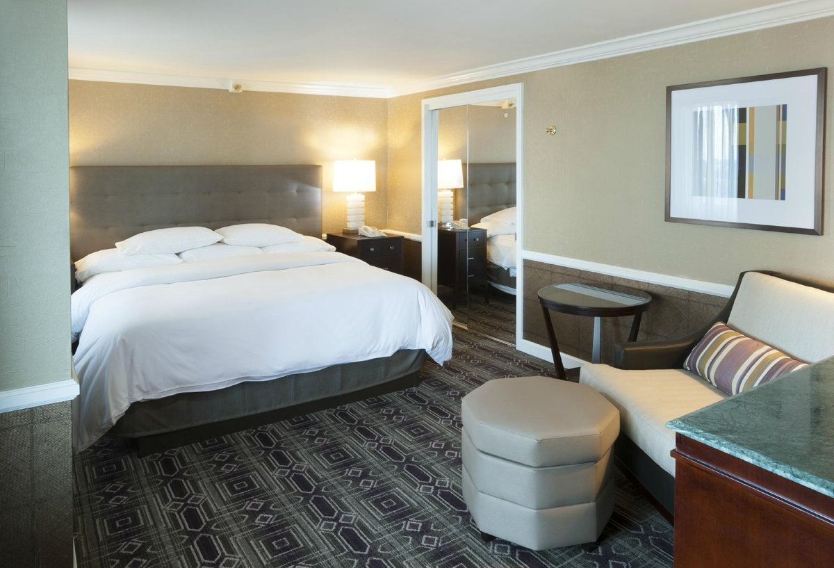 Hilton Harrisburg - hotel rooms