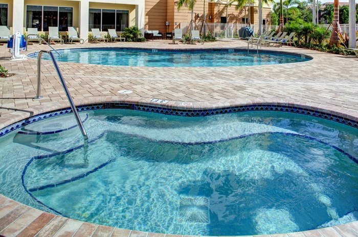 Hampton Inn & Suites Coconut Creek Pool Pictures & Reviews - Tripadvisor