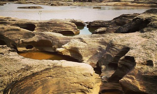 สามพันโบก