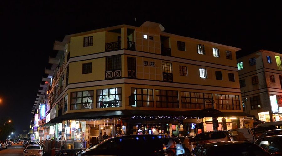 TJ Lodge is above the Travellers Bistro & Pub.