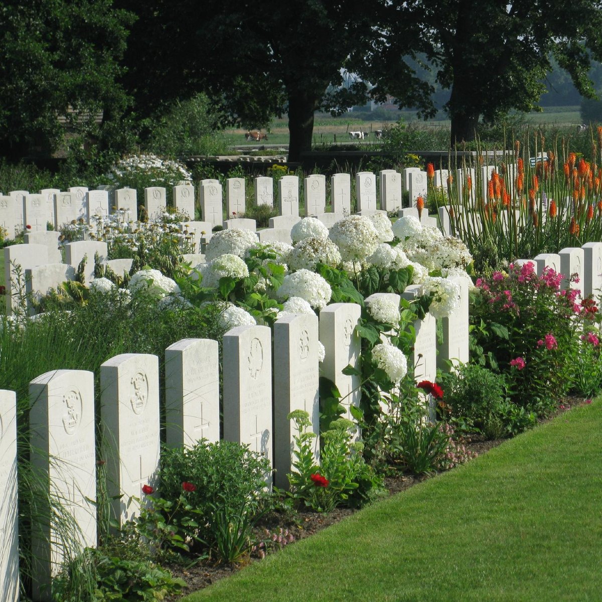 bedford-house-cemetery-ieper-ypres