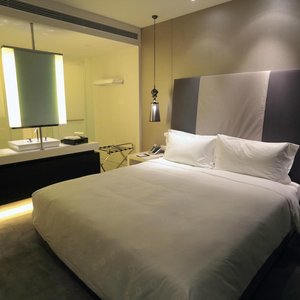 Jinjiang Metropolo Hotel Classiq Shanghai Off Bund in Shanghai, image may contain: Home Decor, Interior Design, Cushion, Furniture