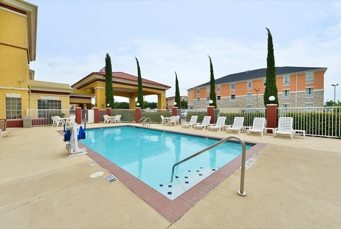 Comfort Suites North Fossil Creek Pool Pictures & Reviews - Tripadvisor