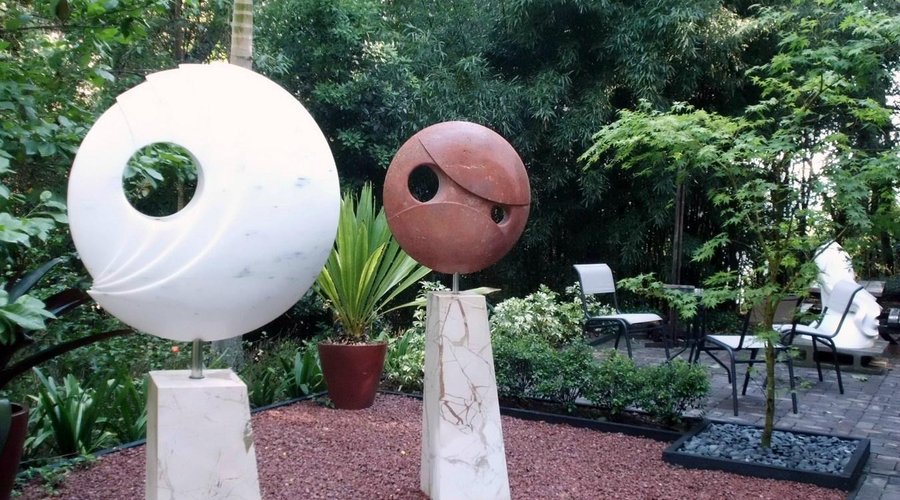 A Galaxy on Earth: 'La Luna' and 'The Planets'