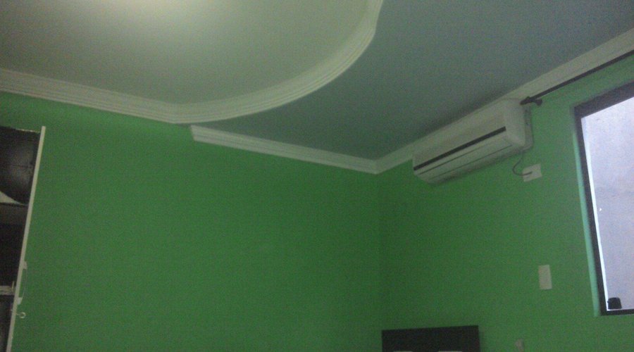 Quartos com split, tv lcd,frigobar,colchões de mola e chuveiro quente.