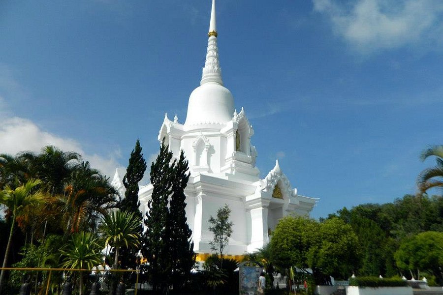Chedi Phra Borommasaririkkathat Khao Kho image