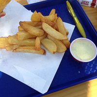 Patatas gajo con salsa de miel y mostaza