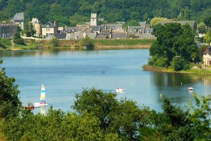 Etant de Jugon-les-Lacs