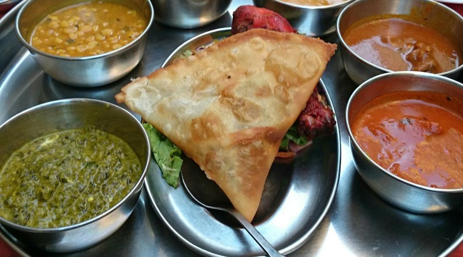 Thali à la viande.