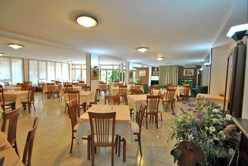 Hotel Nettuno (Roseto Degli Abruzzi) - 호텔 리뷰 & 가격 비교