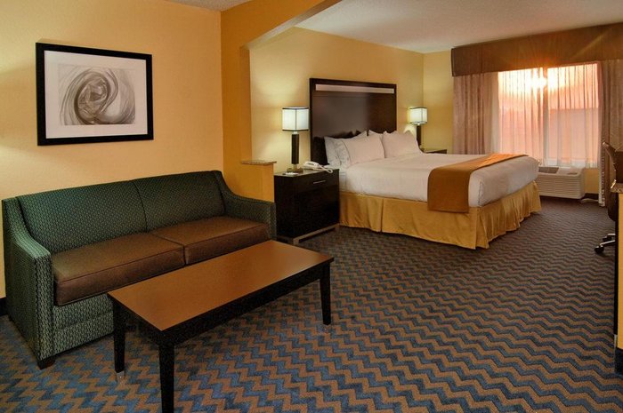 Holiday Inn Express & Suites Roanoke Rapids SE, an IHG Hotel Breakfast ...