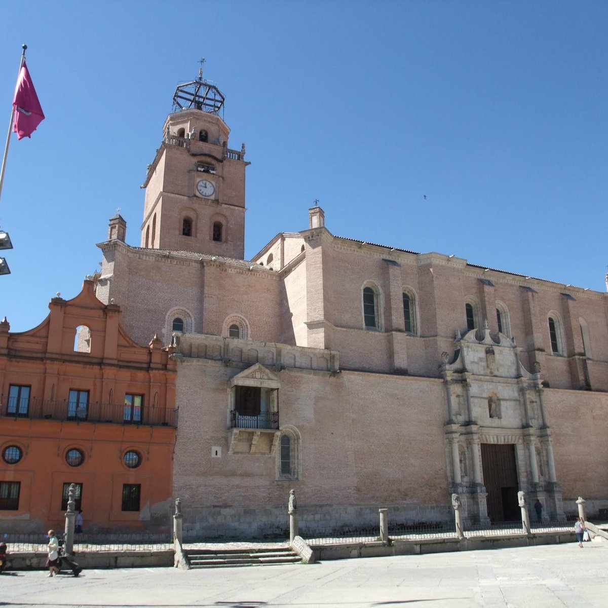 Lista 33+ Imagen de fondo plaza mayor más grande de españa medina del campo Cena hermosa