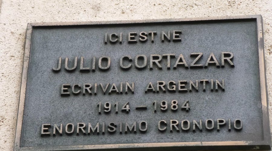 placa recordatoria colocada por la Comuna de Ixelles