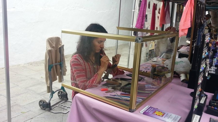 Artist working in murano glass