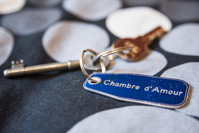 CDG - Charles de Gaulle Airport - Leather Keychain