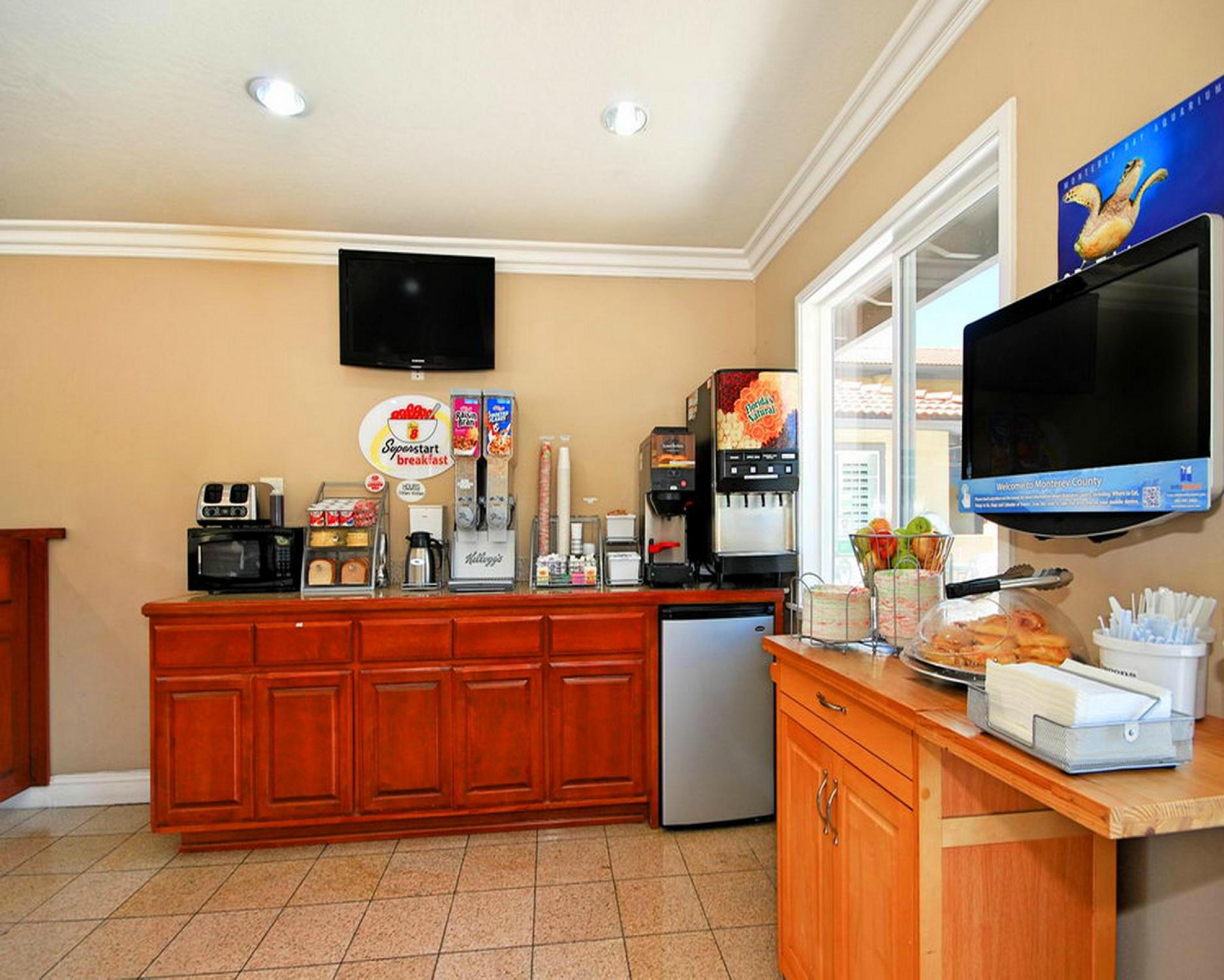 Hotel photo 38 of Super 8 by Wyndham Monterey Fisherman's Wharf Aquarium.