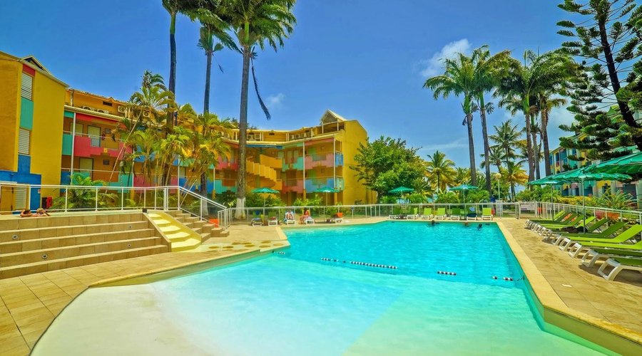 Piscine de l'hôtel Canella Beach